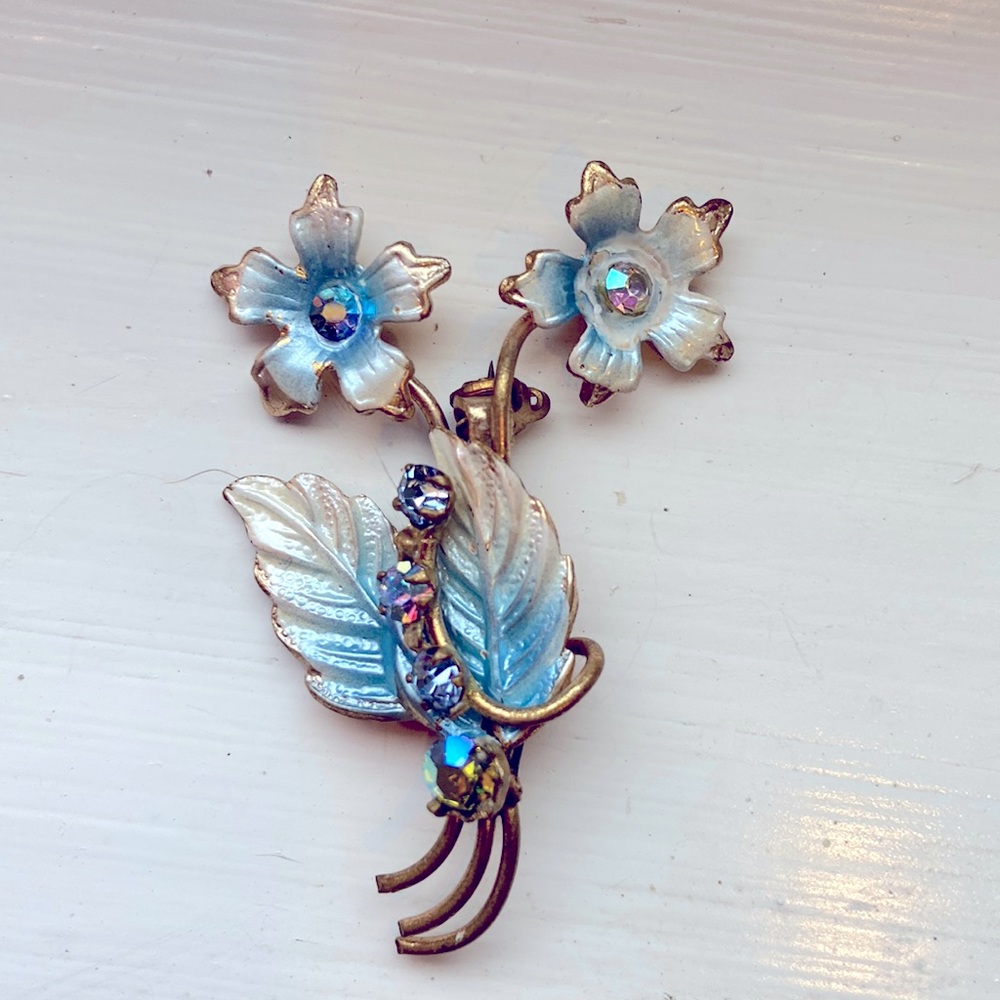 Vintage flower pin